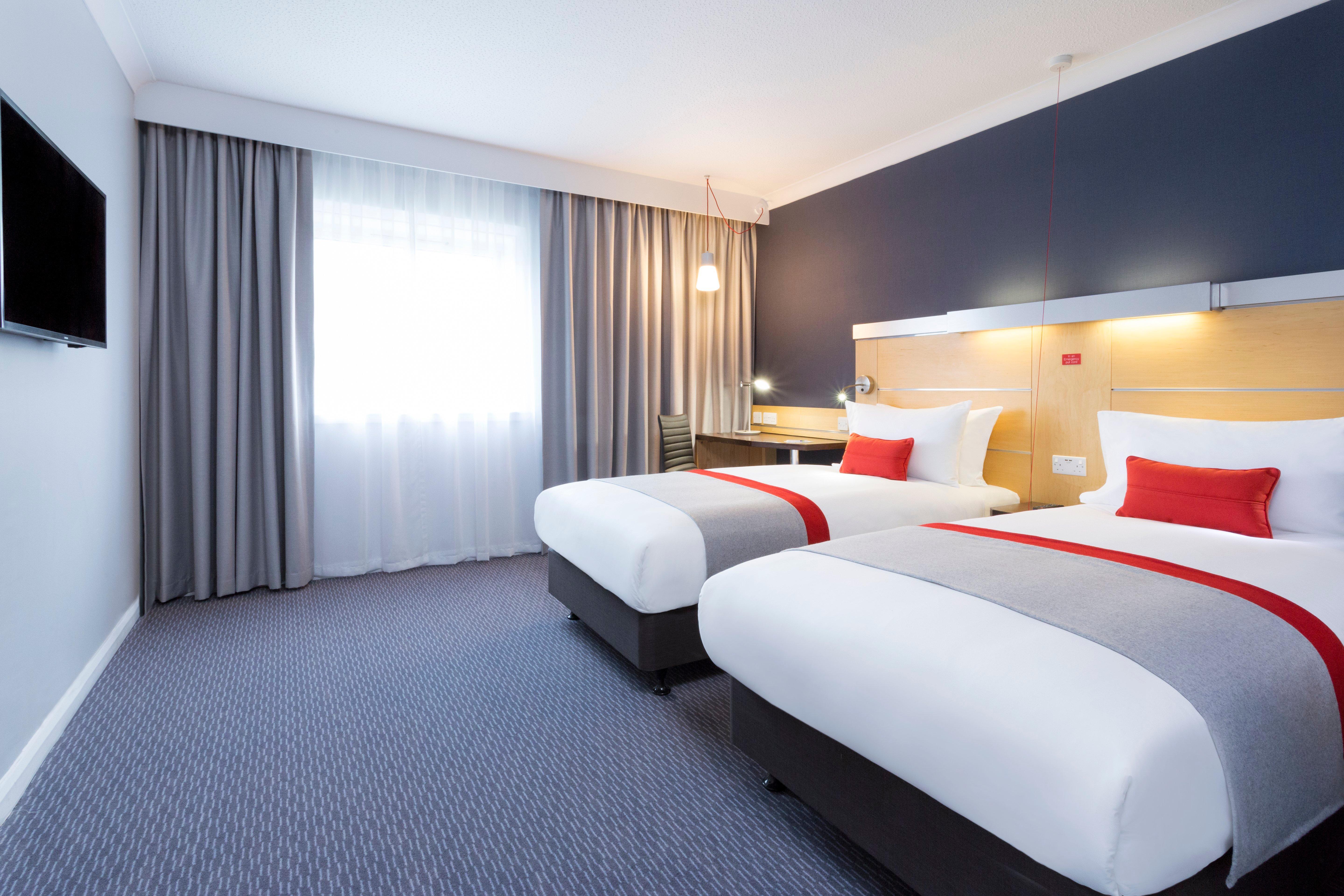 Express Southampton - M27, J7 By Ihg 3*