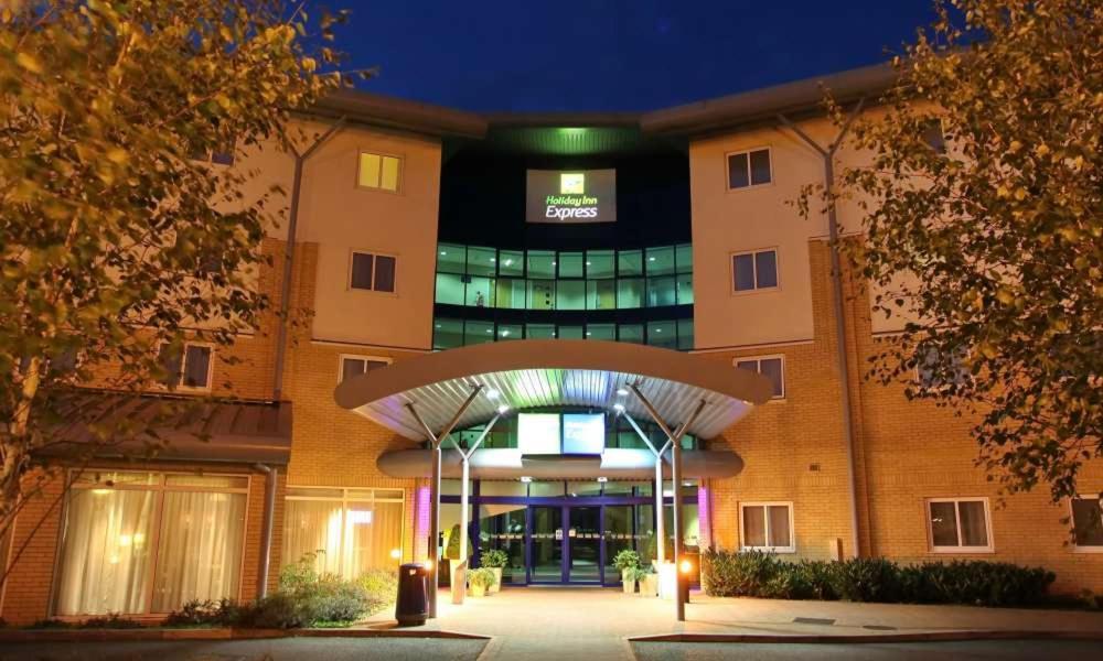 Express Southampton - M27, J7 By Ihg 3*